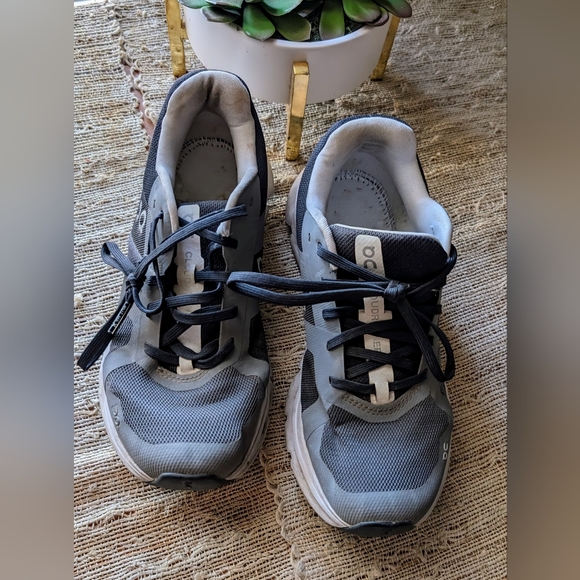 On Cloudrunner Frost running shoes - Picture 2 of 5